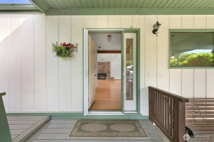 Let's check out the inside.