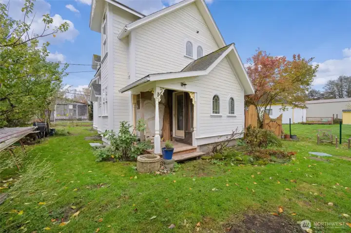 A rear porch was added in 2010.