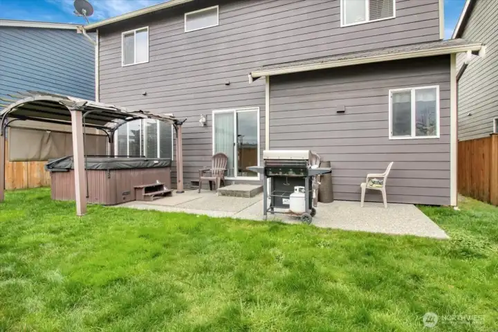 Backyard with hot tub 1