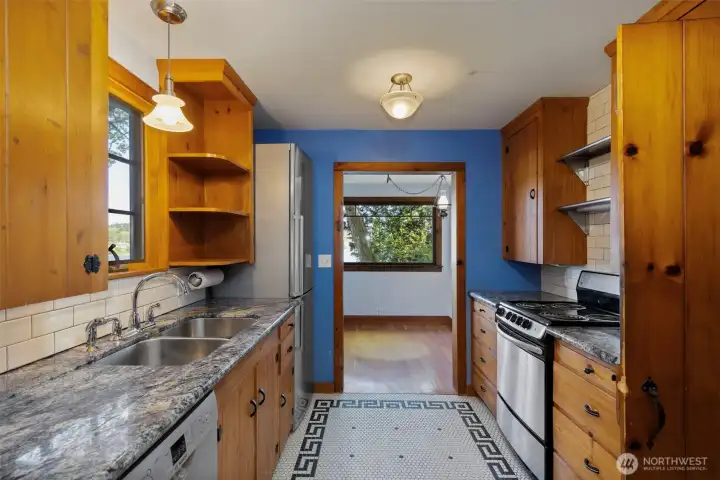 Kitchen and the SS appliances stay