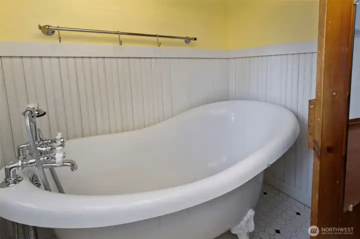Primary tub