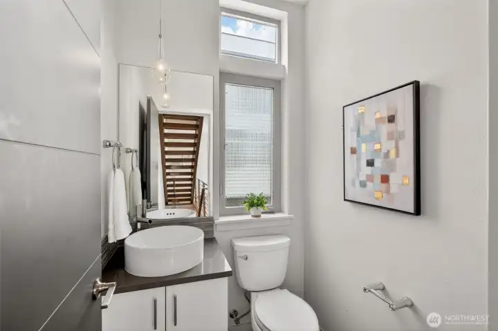 bathroom on the mainfloor
