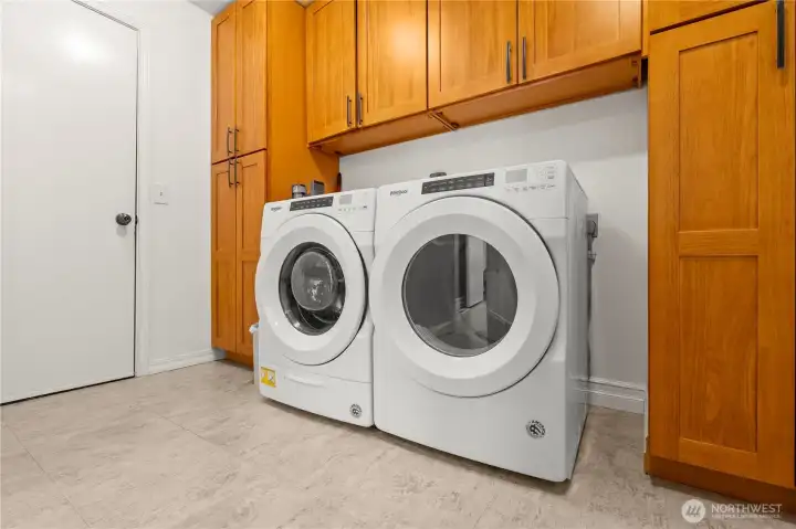 Laundry room with applicances that stay