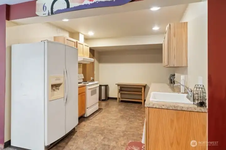 lower unit kitchen