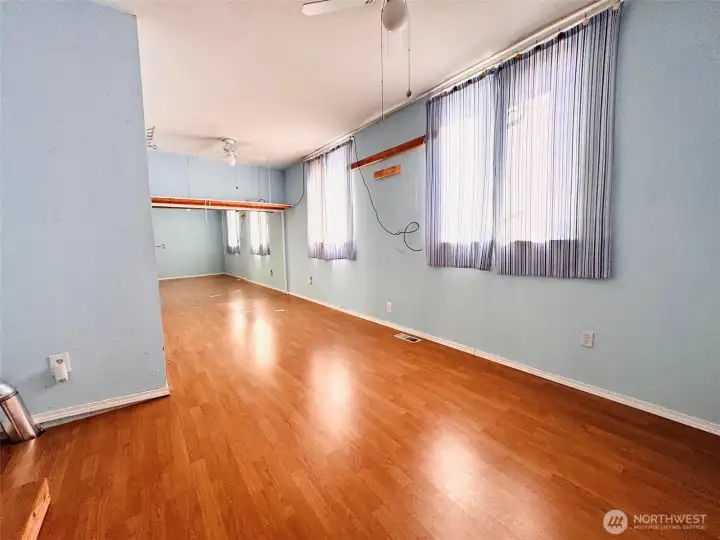 Bonus room or can be converted into 5th bedroom.