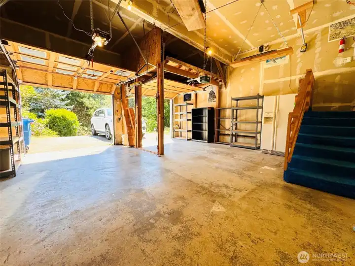 Huge 2-cars garage