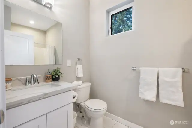 Unit B Full Bathroom 2