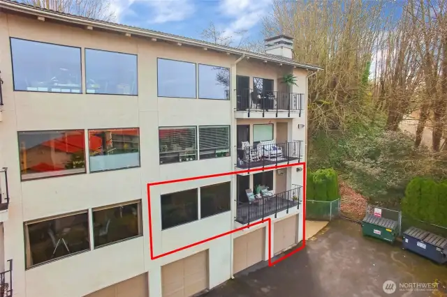 Large view windows and View deck