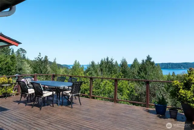 Large deck for entertaining
