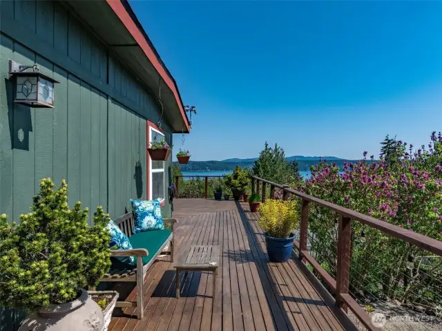 Entry deck