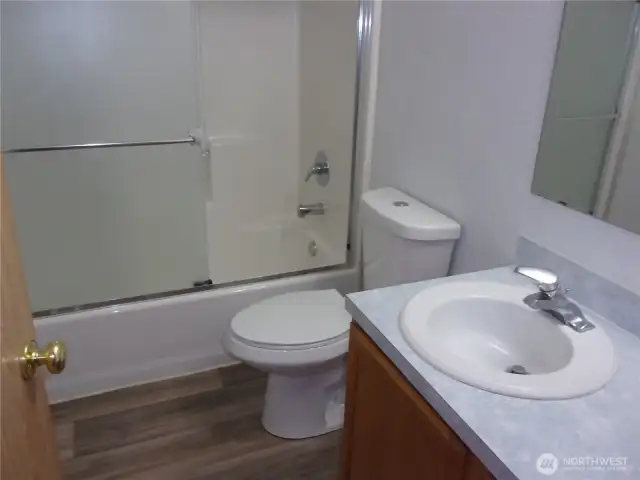 Main full bathroom.