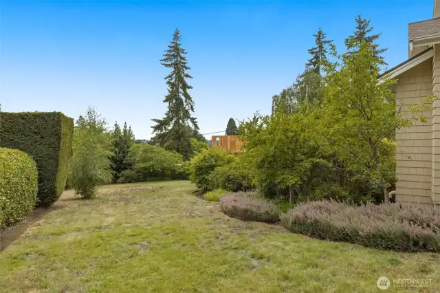 Room to roam: large yard for play, entertainment, gardening and more