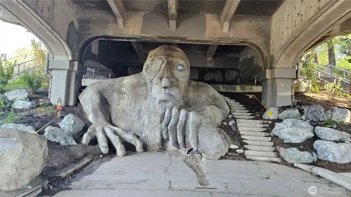 3 minute walk to the Troll!