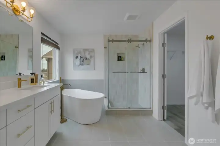 fully renovated primary en-suite with Walk-in Closet