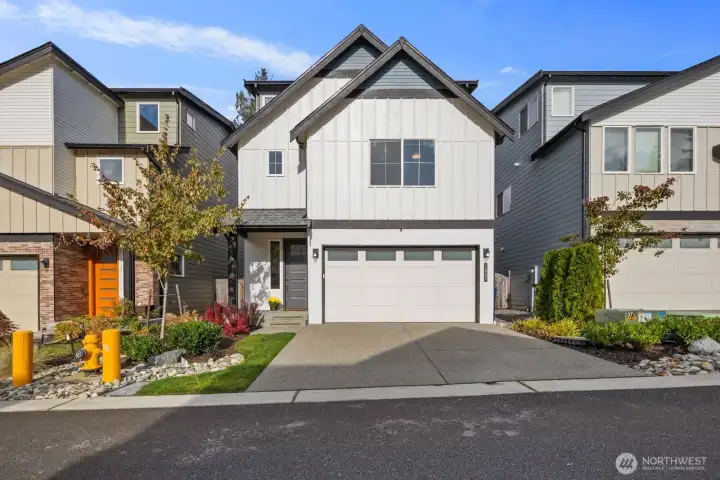 Plenty of parking - 2 car and garage parking