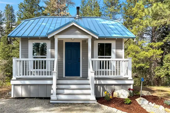 Front of home - railings have been updated since this photo.