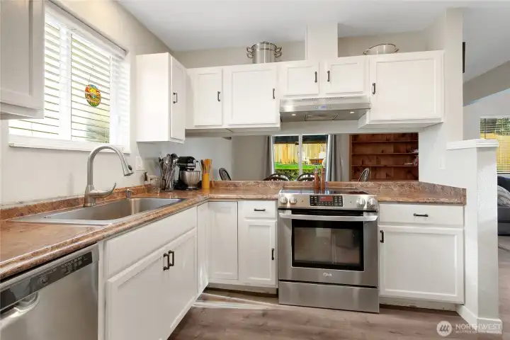 Lot's of cabinet sapce and counter space