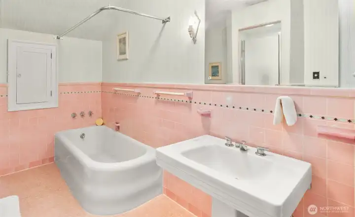 Upstairs full guest bath with more imported tile