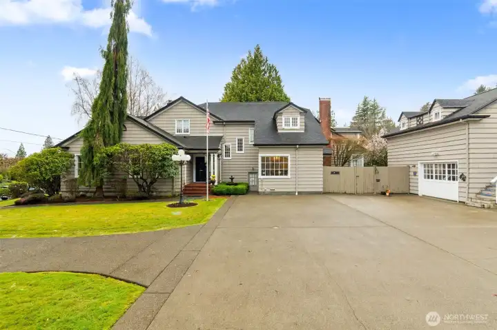 Large apron for parking cars, dribbling basketball or resurrect the Pickleball Court!