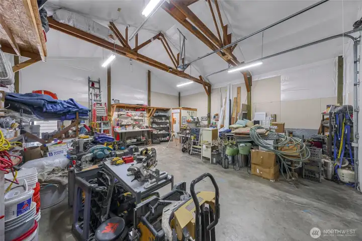 Large insulated shop