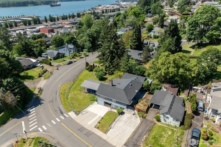 Close to I5, schools, & downtown
