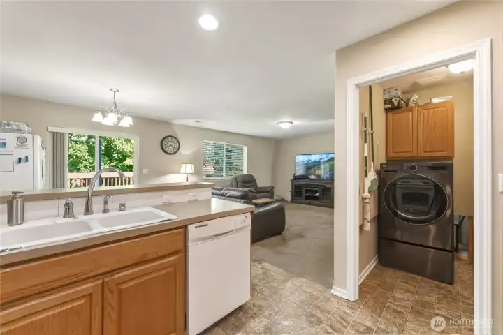 Kitchen/laundry room floor is partially photoshopped, new flooring will be installed end of June Kitchen/laundry room floor is partially photoshopped, new flooring will be installed end of June