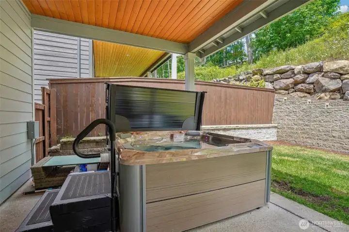 Covered Private Back Patio - Hot tub Covered Private Back Patio - Hot tub
