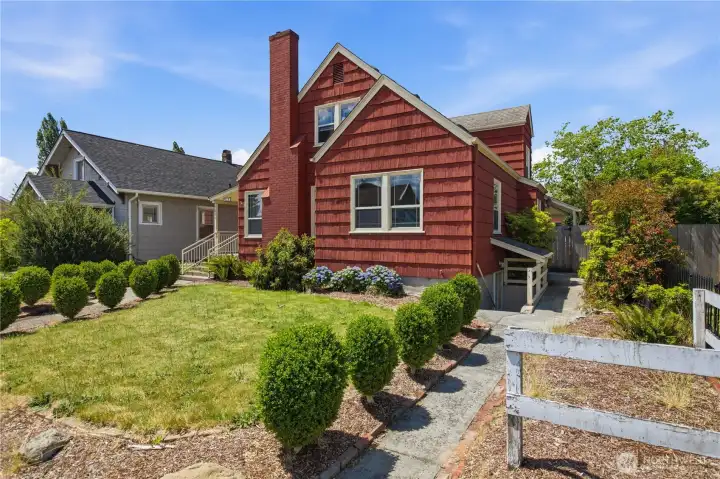 Front of home with separate entry to basement