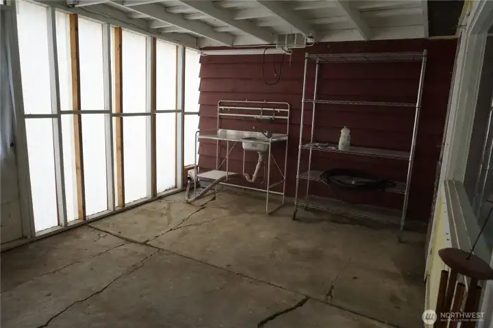 attached extra shop with sink and water.