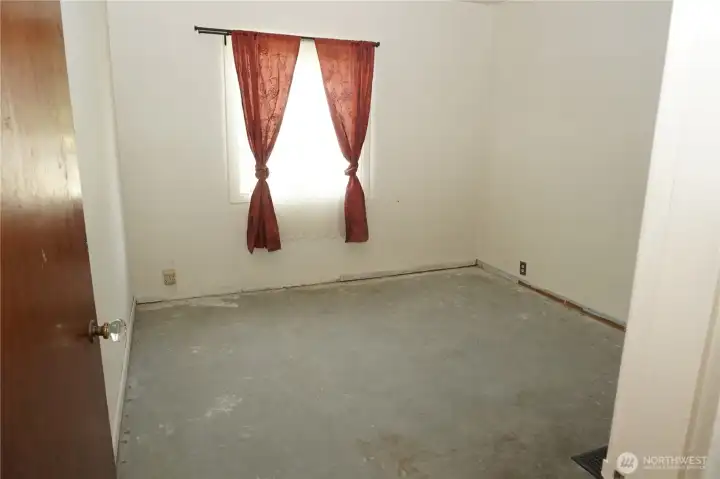 Bonus room with concrete floors.