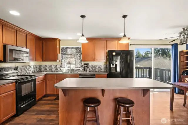 Kitchen and Dining slider to deck