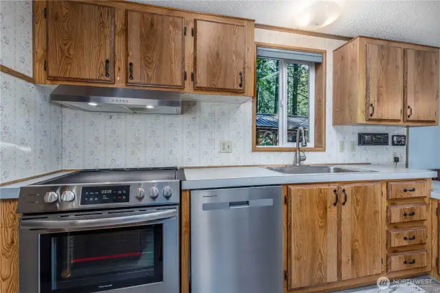 The kitchen offers plenty of counter space and all updated appliances