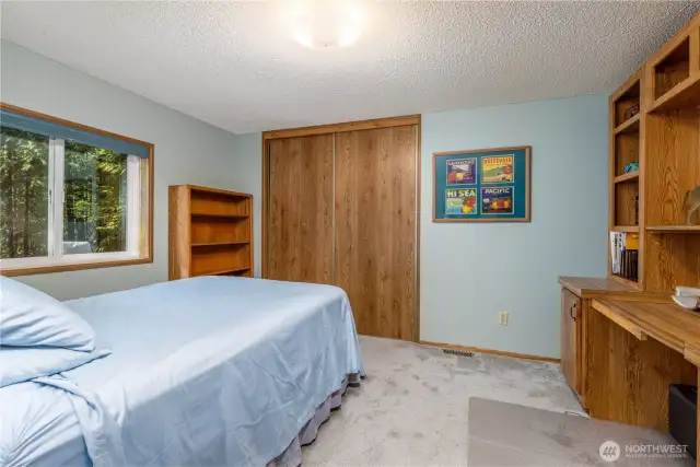 This additional bedroom is bright, quiet, and ready to accommodate guests, family, or a home office setup.