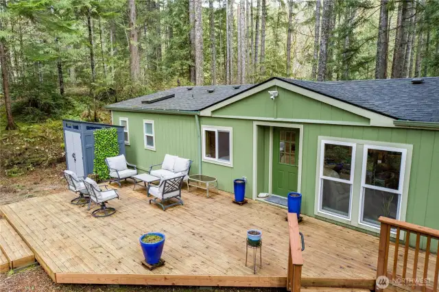 A large deck full of potential to get creative and make it your own!