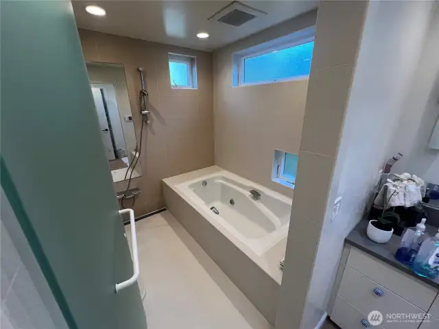 Japanese style bath with washing area