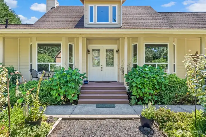 Entrance from the garden side