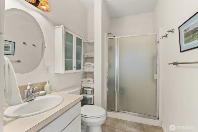 Utility bath off of utility room.