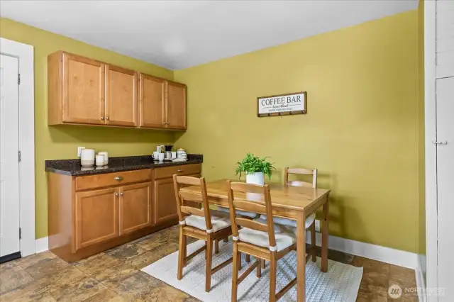 And enough space for a table!  Or put in more cabinets!
