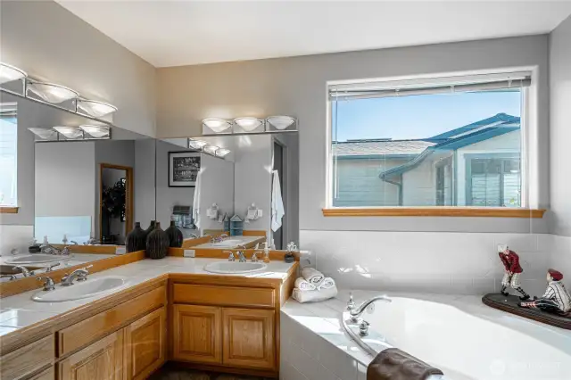 5 piece Master bath on main.