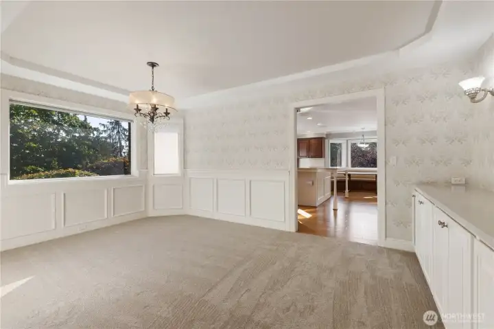 Additional view of the dining room.