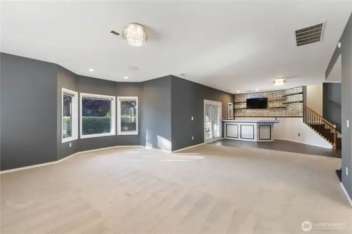 A huge rec room with a built-in bar, patio access, and a view of the backyard provides the ultimate retreat. Whether you’re hosting game nights, celebrating special occasions, or simply unwinding after a long day, this space offers both comfort and versatility