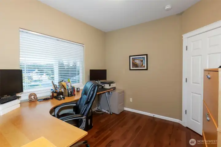 BR 2-Office with Walk-in Closet
