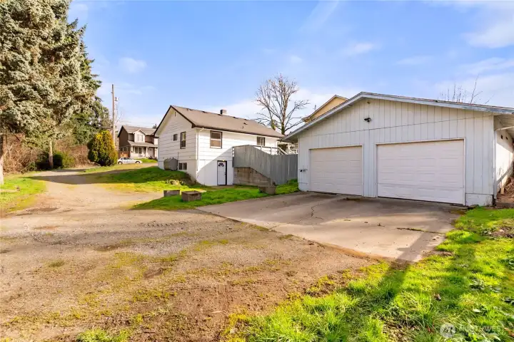 Detached 2 car garage