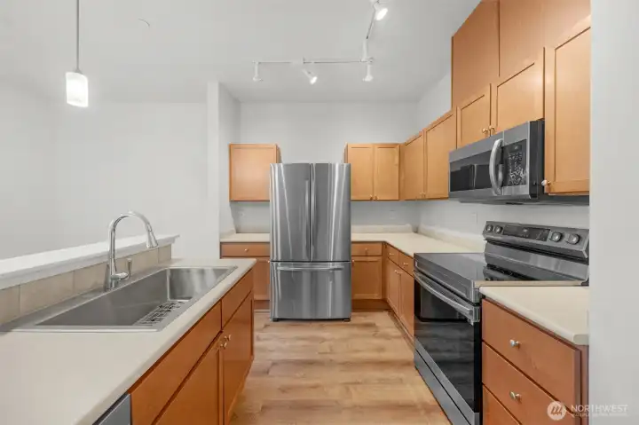 Large island and spacious sink.