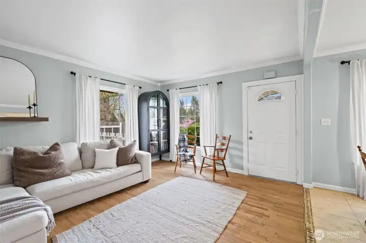 Spacious living room with crown moulding and hardwood floors