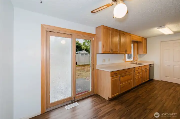 Dining room to kitchen
