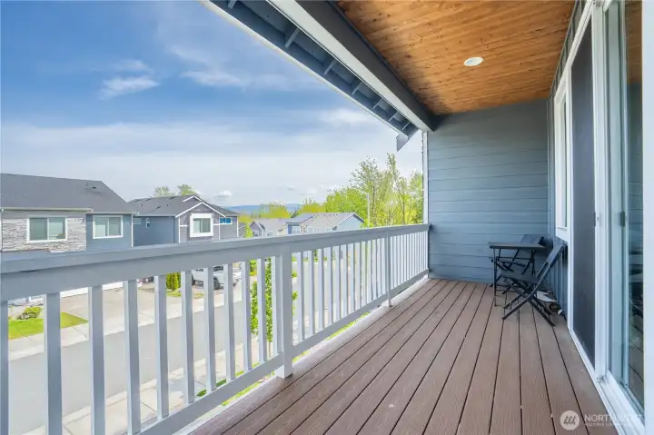 Covered deck with Mountain Views off Great Room