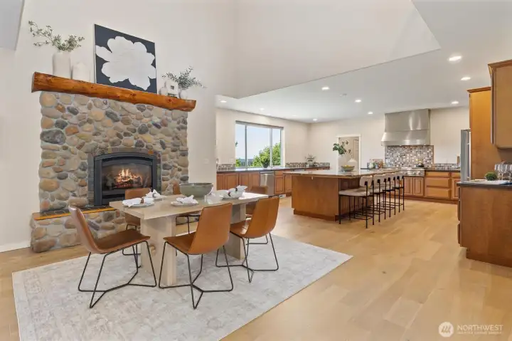Dining room with ceilings up to the second floor