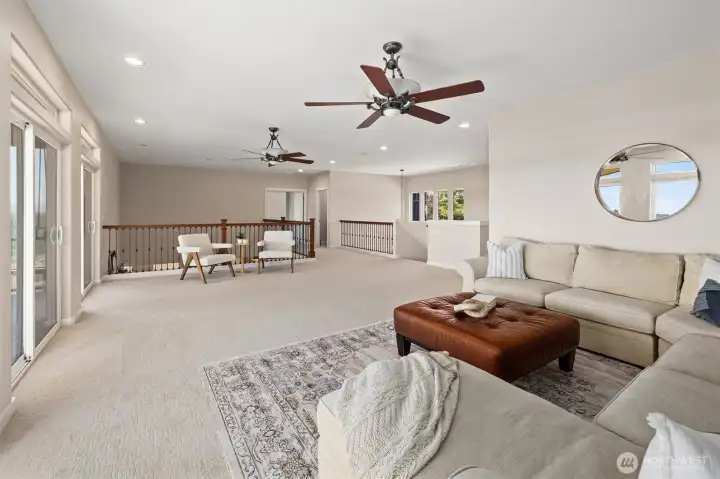 Bonus room / loft area upstairs