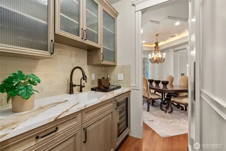 A wet bar located between the kitchen and dining room makes entertaining easy. A wet bar located between the kitchen and dining room makes entertaining easy.